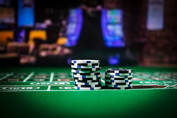 포토 JPG 해외이미지 사람없음 아웃포커스 트럼프 포커칩 도박 카지노 포커 해외포토 촬영기법 놀이용품 게임 파일형식 이미지허브