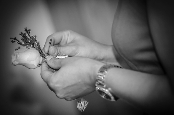 포토 JPG 해외이미지 백인 1 손 드레스 여자 꽃 꽃다발 결혼 목걸이 부분 결혼식 관리 사랑 이벤트 사람없음 장미 벚꽃 흰색 축하 잡기 닫기 고독 싱글 약혼 들러리 전후 해외포토 서양인 식물 옷 감정 컬러 컨셉 장신구 모션 사람 신체부위 비교 약속 하객 파일형식 이미지허브