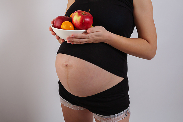 포토 JPG 해외이미지 라이프스타일 손 여자 행복 어린이 음식 백그라운드 컨셉 신체 다이어트 오렌지 과일 엄마 건강 사랑 사람 성인 두명 초록색 건강관리 임산부 임신 흰색 아기 신선 잡기 기다림 사과 먹기 유기농 내추럴 돌봄 채식주의자 해외포토 웰빙 감정 컬러 가족 모션 관리 생활 신체부위 채식 파일형식 이미지허브