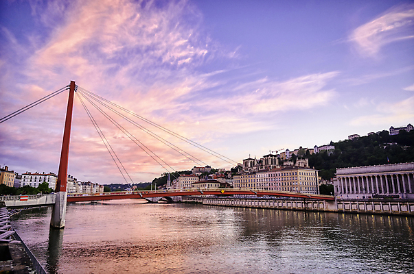 포토 JPG 해외이미지 구름 유럽 여행 건축양식 하늘 풍경 사람없음 건물 물 강 도시풍경 일몰 프랑스 도시 프랑스어 리옹 해외포토 자연요소 문자 건축물 건축 나라 노을 파일형식 이미지허브
