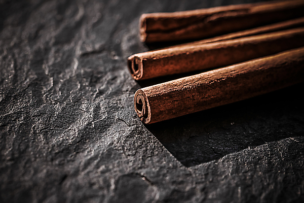 포토 JPG 해외이미지 그림자 근접촬영 사람없음 어둠 돌_바위 향신료 시나몬스틱 해외포토 뷰포인트 시나몬 향미료 파일형식 이미지허브