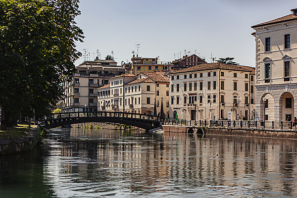 포토 JPG 해외이미지 주간 나무 유럽풍경 하늘 유럽건축 사람없음 야외 건물 강 이탈리아 운하 아치교 해외포토 자연요소 식물 건축물 유럽 서양건축 풍경 다리_건축물 파일형식 이미지허브