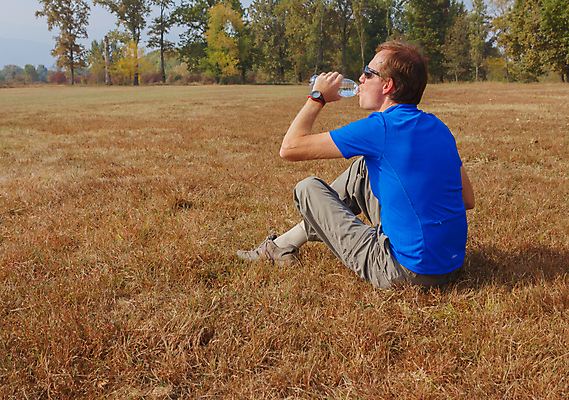 포토 JPG 해외이미지 나무 라이프스타일 공원 음료 스포츠 오렌지 자연 하늘 건강 한명 앉기 야외 초록색 운동복 검은색 시골 예방 해외포토 식물 1 옷 공공시설 컬러 과일 모션 사람 생활 생태계 파일형식 이미지허브