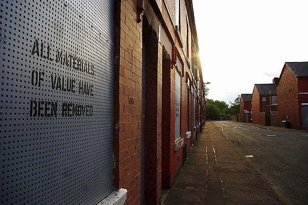 포토 JPG 해외이미지 전통 영어 벽 건축양식 창문 벽돌 영국 잉글랜드 거리 주택 사람없음 빨간색 세계 도시 재산 주식 가난 버리기 커뮤니티 북쪽 계단식 이웃 개발 빅토리아 빈민가 썩음 줄서기 해외포토 문자 건축 유럽 컬러 컨셉 모션 건물 금융 방향 파일형식 이미지허브
