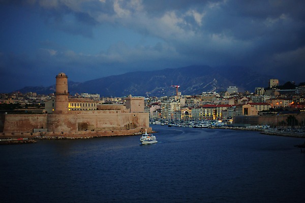 포토 JPG 해외이미지 유럽 바다 여행 하늘 사람없음 파란색 도시풍경 항구 일몰 프랑스 성 중세 역사 성자 보호 지중해 포트 타운 프랑스어 마르세유 옛날 프로방스 해외포토 문자 건축물 나라 종교 컬러 컨셉 교통시설 풍경 노을 도시 파일형식 이미지허브
