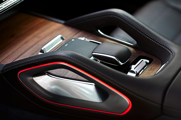 포토 JPG 해외이미지 디자인 교통시설 자동차 실내 손잡이 사람없음 내부 목재 터치패드 금속 디지털 검은색 장비 운전 터치 판넬 운전사 고급 연결 플라스틱 가죽 스마트 전자 시스템 스위치 네비게이션 멀티미디어 계기판 알루미늄 인터페이스 자동 제어 해외포토 나무 직업 육상교통 컬러 교통 컨셉 재료 모션 재질 시설 파일형식 이미지허브