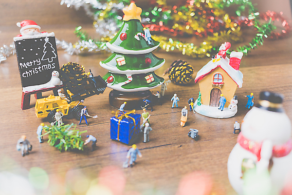 포토 JPG 해외이미지 나무 디자인 계절 백그라운드 컨셉 크리스마스 겨울 휴가 노동자 새로움 창조 선물 사람 사람없음 목재 장식 빨간색 빛 상자 장난감 놀람 미니어처 축하 업무 연도 서비스 짐차 해외포토 식물 직업 기념일 감정 컬러 재료 자동차 표정 모형 작업 파일형식 이미지허브