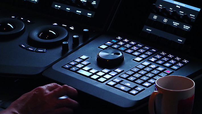 포토 JPG 해외이미지 편집 직업 백그라운드 따뜻함 실험 사람없음 디지털 모니터 검은색 어둠 기계 방 장비 과학기술 흰색 변화 시원함 방향 필름 영화 책상 시설 방송 마법 멀리 동영상 조절 찬성 위로 소프트웨어 제어 채점 해외포토 컬러 가구 컨셉 문화예술 기술 컴퓨터 성적 파일형식 이미지허브