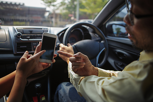 포토 JPG 해외이미지 직업 여자 행복 도로 여행 돈 비즈니스 교통시설 노동자 거리 한명 안전 사람 동양인 자전거 운전 스쿠터 오토바이 도시 업무 운전사 승차 헬멧 고객 서비스 만족 주기 상업 택시 승객 질서 온라인 모터 라이더 해외포토 1 감정 길 교통 모션 승용차 자동차 인종 바이크 예절 작업 재산 보호장비 시설 파일형식 이미지허브