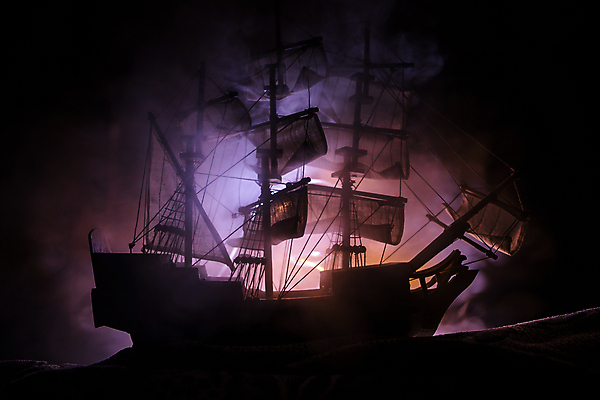 포토 JPG 해외이미지 실루엣 백그라운드 사람없음 빛 보라색 연기 신비 해적선 돛대 해외포토 컬러 컨셉 배_교통 촬영기법 파일형식 이미지허브