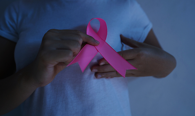 포토 JPG 해외이미지 여자 리본 캠페인 분홍색 백그라운드 컨셉 건강 관리 사람 사람없음 빨간색 희망 고통 시험 잡기 도움 질병 가슴 심볼 사인 예방 싸움 보여주기 암 고립 궤 돌봄 이슈 종양 지원 헬프 카피스페이스 자선단체 해외포토 교육 감정 컬러 의학 모션 신체부위 공백 그룹 자선 파일형식 이미지허브