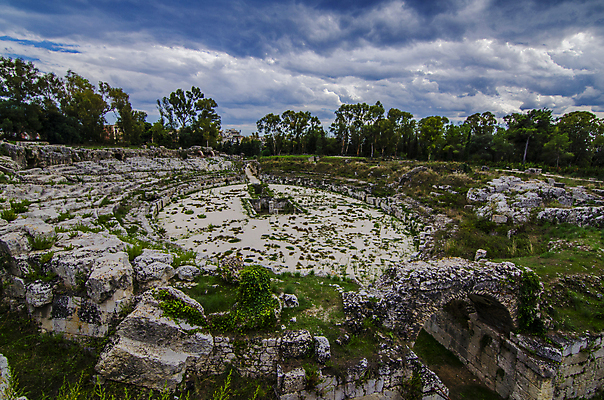 포토 JPG 해외이미지 공원 유럽 여행 건축양식 휴가 유물 사람없음 야외 여행객 이탈리아 탐험 짐 역사 재산 서커스 땅 발굴 그리스인 고고학 로마인 방법 옛날 원형극장 파멸 해외포토 서양인 전통 공공시설 교육 건축 나라 컨셉 사람 인종 금융 극장 파일형식 소멸 이미지허브