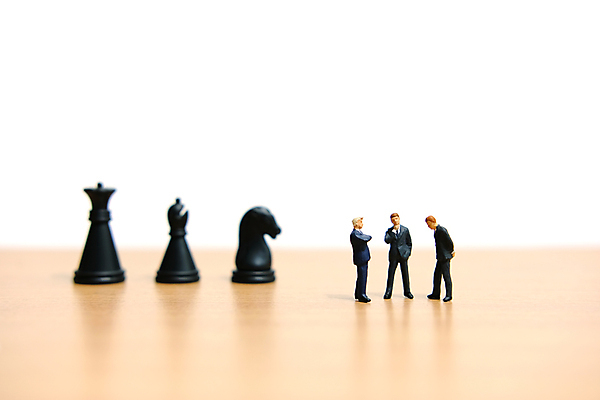 포토 JPG 해외이미지 모델 디자인 조각 백그라운드 컨셉 생각 비즈니스 통신 성공 아이디어 사람 사람없음 금융 사무실 숫자 검은색 힘 경쟁 미니어처 피규어 도전 게임 흰색 비즈니스맨 그룹 체스말 체스 목표 계획 대표 토론 왕 충돌 경영자 리더 체스판 전략 해결 경영 골 지능 해외포토 문자 남자 컬러 놀이 경제 모형 말_게임 직장인 파일형식 이미지허브