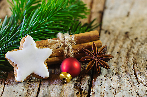 포토 JPG 해외이미지 모양 계절 별 음식 백그라운드 크리스마스 재료 공 탁자 휴가 사람없음 목재 장식 빨간색 초록색 쿠키 케이크 장식볼 나뭇가지 축하 소나무 신용카드 닫기 달콤 12월 설탕 향신료 성분 전나무 시나몬 페스츄리 가문비나무 해외포토 자연요소 나무 기념일 빵 컬러 가구 컨셉 모션 디저트 금융 날짜 맛 향미료 파일형식 이미지허브