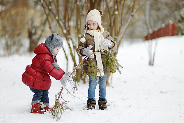 포토 JPG 해외이미지 나무 백인 계절 공원 여자 딸 얼굴 어린이 2 겨울 가족 자연 놀이 휴가 함께함 사랑 미소 웃음 야외 두명 빨간색 파란색 컬러풀 일몰 추위 코트 게임 흰색 황금 달콤 작음 12월 자매 1월 2월 걸음마 눈내림 해외포토 서양인 식물 공공시설 감정 컬러 컨셉 관계 모션 눈_날씨 표정 사람 신체부위 노을 외투 날짜 맛 크기 생태계 파일형식 이미지허브