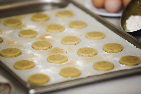 포토 JPG 해외이미지 접시 종이 음식 디저트 쟁반 사람없음 쿠키 계란 신선 원형 오븐 달콤 인스턴트 굽기 성분 내추럴 스타일링 해외포토 도형 식기 알 가전제품 맛 구이 파일형식 이미지허브
