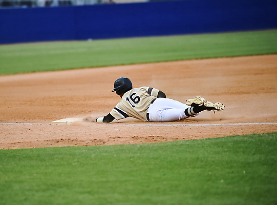 포토 JPG 해외이미지 주간 전신 남자 청소년 한명 야외 뒷모습 10대 야구 야구모자 야구복 야구장 슬라이딩 십대남자한명만 해외포토 자연요소 모자_잡화 1 뷰포인트 스포츠시설 사람 운동복 구기 야구용품 남자한명만 십대남자만 파일형식 이미지허브