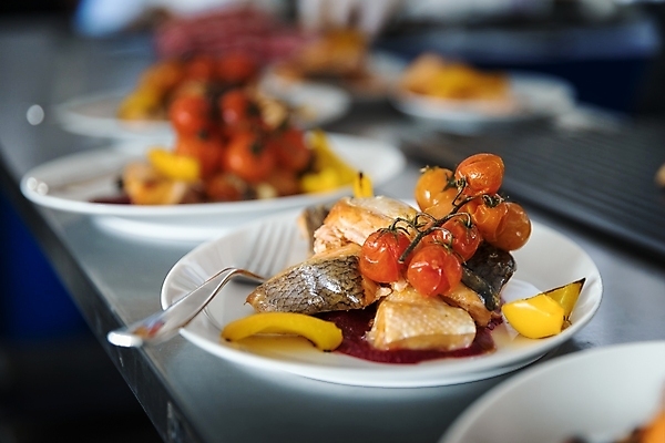 포토 JPG 해외이미지 접시 음식 조각 백그라운드 포크 다이어트 토마토 채소 부분 건강 어류 스테이크 요리 사람없음 식당 식사 저녁식사 샐러드 신선 뜨거움 맛 그릴 굽기 먹기 레몬 허브 해산물 준비 연어 동쪽 점심식사 오메가 해외포토 식물 식기 컨셉 과일 모션 주방용품 서양음식 상점 수중동물 구이 방향 파일형식 이미지허브