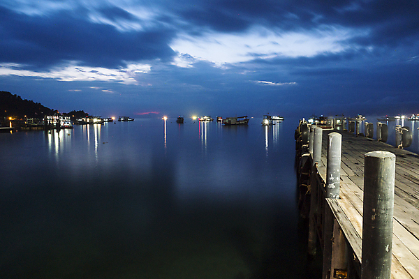 포토 JPG 해외이미지 구름 모래 바다 섬 여행 백그라운드 태국 자연 하늘 휴가 동양인 풍경 사람없음 야외 물 여름 파란색 빛 컬러풀 태양 일몰 흰색 만 보트 야간 장면 내추럴 이국적 파라다이스 푸켓 수평선 해외포토 자연요소 계절 아시아 컬러 배_교통 인종 노을 생태계 파일형식 이미지허브