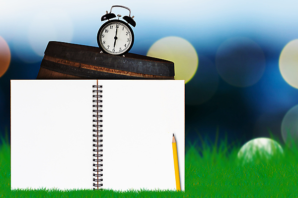 포토 JPG 해외이미지 직업 시계 포즈 백그라운드 컨셉 비즈니스 성공 스트레스 아이디어 사람없음 책 파란색 사무실 달리기 연필 노란색 우주 공책 시간 업무 오픈 절약 날짜 계획 심볼 손목시계 경영자 약속 바쁨 보케 공포 과거 야근 타이머 경영 마감 분 블러 압력 인내 카운트다운 해외포토 컬러 장신구 모션 문구용품 학용품 필기구 작업 리더 파일형식 이미지허브