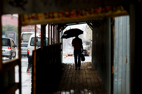 포토 JPG 해외이미지 백인 라이프스타일 계절 공원 여자 남자 행복 어린이 백그라운드 우산 가족 자연 날씨 거리 함께함 사람 소년 성인 사람없음 야외 빨간색 초록색 물 여름 유행 봄 산책 젖음 코트 가을 잡기 도시 방수 해외포토 자연요소 서양인 공공시설 감정 컬러 컨셉 관계 모션 휴식 생활 외투 생태계 파일형식 이미지허브