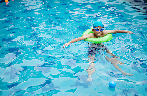 포토 JPG 해외이미지 응시 교육 수영복 행복 어린이 스포츠 장난 놀이 수업 휴가 휴식 수영장 실내 한명 미소 웃음 사람 소년 야외 물 여름 청춘 운동 수영 기쁨 젖음 연습 수영선수 해외포토 자연요소 1 시선 옷 계절 남자 감정 컨셉 운동선수 표정 건강 내부 수상스포츠 파일형식 이미지허브