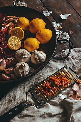 포토 JPG 해외이미지 음식 채소 재료 전구 유리 밥 양파 건강 마늘 요리 사람없음 목재 흰색 신선 양념 조미료 황금 맛 레몬 허브 향신료 유기농 올리브 매움 날것 아로마 뿌리 향 국산 건강식 내추럴 채식주의자 핸드메이드 강황 추가 해외포토 나무 식물 웰빙 열매 컬러 컨셉 과일 식재료 재질 채식 향미료 파일형식 이미지허브