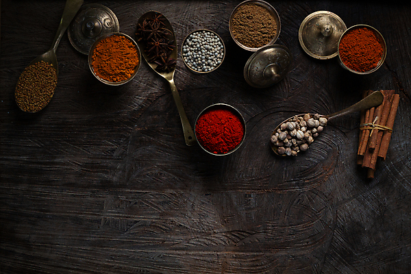 포토 JPG 해외이미지 전통 백그라운드 재료 자연 고추 탁자 파프리카 건조 파슬리 종류 요리 동양인 사람없음 목재 빨간색 노란색 주방 숟가락 수확 뜨거움 고명 양념 조미료 사발 맛 정상 가루 인도인 수집 허브 향신료 메뉴 유기농 매움 후추 카레 생강 놋쇠 땅바닥 사프란 시나몬 강황 해외포토 외국인 나무 식물 웰빙 음식 컬러 가구 컨셉 농업 채소 식재료 바닥 수저 인종 사기그릇 생태계 향미료 파일형식 이미지허브