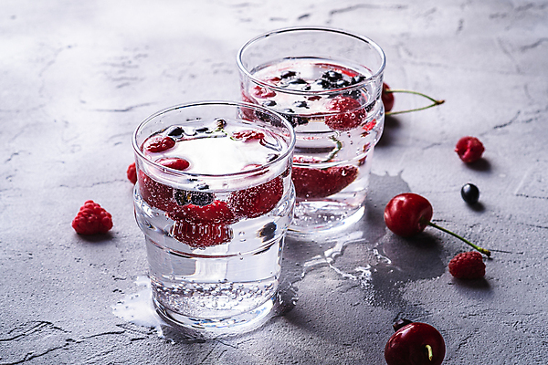 포토 JPG 해외이미지 잔 사람없음 투명 체리 탄산음료 산딸기 웅덩이 베리 콘크리트 탄산수 해외포토 식기 음료 과일 물 탄산 파일형식 이미지허브