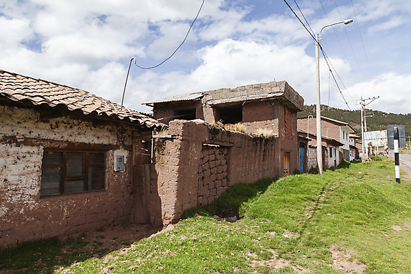 포토 JPG 해외이미지 구름 도로 길 벽 여행 단풍 창문 하늘 주택 사람없음 건물 파란색 햇빛 계곡 맑음 도시 남아메리카 버리기 타일 신성 지역 진흙 흐림 옛날 페루 해외포토 자연요소 건축물 컬러 잎 교통시설 모션 날씨 아메리카 태양 파일형식 이미지허브