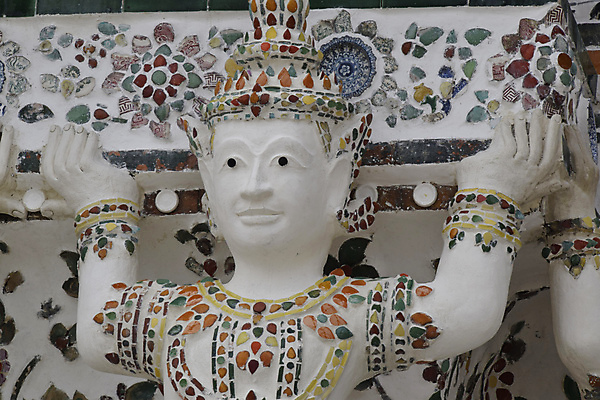 포토 JPG 해외이미지 전통 디자인 종교 얼굴 벽 여행 패턴 불교 건축양식 태국 추상 미술 경비 사람없음 건물 장식 컬러풀 태양 조각상 탑 새벽 수확 골동품 흰색 용 사찰 도자기 타일 묘사 질감 방콕 모자이크 전사 목각 옛날 해외포토 자연요소 건축물 건축 아시아 컬러 무늬 농업 종교건축 문화예술 안전 신체부위 조형물 보호 파일형식 이미지허브