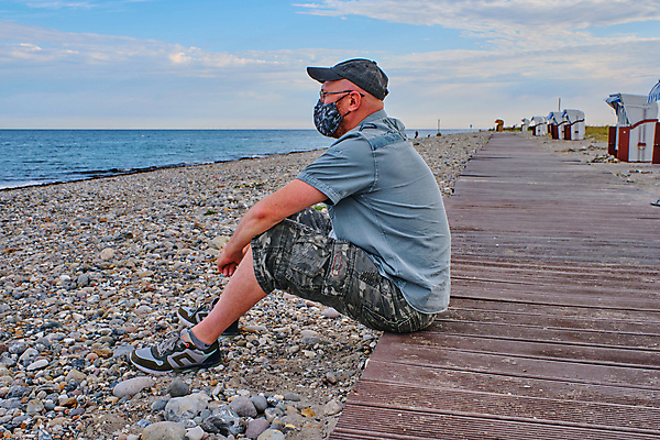 포토 JPG 해외이미지 구름 라이프스타일 응시 남자 얼굴 모래 바다 여행 자연 하늘 휴가 건강 가면 사람 앉기 성인 사람없음 야외 물 여름 파란색 약 고통 바이러스 보호 질병 위험 싱글 감염 인플루엔자 제어 혼자 해외포토 자연요소 시선 계절 감정 컬러 컨셉 의학 모션 생활 신체부위 생태계 파일형식 이미지허브