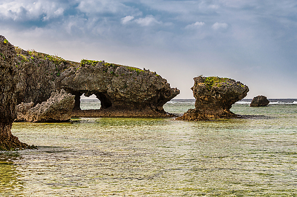 포토 JPG 해외이미지 구름 공원 아시아 모래 파도 바다 섬 여행 자연 하늘 휴가 풍경 사람없음 야외 초록색 물 여름 파란색 일본 절벽 만 서핑 내추럴 파라다이스 해외포토 자연요소 계절 공공시설 나라 컬러 수상스포츠 생태계 파일형식 이미지허브