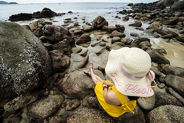 포토 JPG 해외이미지 라이프스타일 응시 드레스 여자 행복 모래 파도 바다 여행 생각 자연 하늘 휴가 휴식 사람 앉기 성인 사람없음 야외 뒷모습 10대 물 유행 자유 흐림 혼자 수평선 해외포토 자연요소 시선 옷 감정 뷰포인트 컨셉 모션 청소년 날씨 생활 생태계 파일형식 이미지허브