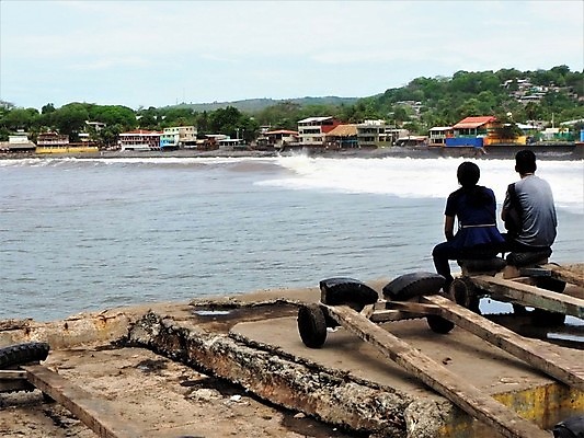 포토 JPG 해외이미지 백인 커플 여자 남자 행복 유럽 호수 꽃다발 2 가족 관계 맨발 사랑 사람 앉기 소년 성인 사람없음 물 잡기 보트 날짜 동성애자 해외포토 자연요소 서양인 꽃 감정 나라 어린이 배_교통 모션 발 파일형식 성소수자 이미지허브