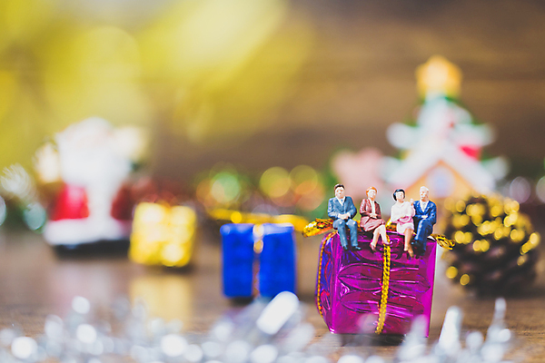 포토 JPG 해외이미지 디자인 커플 계절 리본 종이 백그라운드 컨셉 크리스마스 휴가 창조 선물 사랑 사람 이벤트 사람없음 목재 장식 빨간색 상자 컬러풀 장난감 축제 놀람 미니어처 흰색 축하 황금 오브젝트 패키지 항목 해외포토 나무 기념일 감정 컬러 재료 관계 표정 모형 파일형식 이미지허브