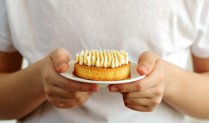 포토 JPG 해외이미지 라이프스타일 손 행복 얼굴 어린이 음식 다이어트 휴가 디저트 건강 사람 사람없음 파티 케이크 식사 에너지 흰색 잡기 입 달콤 맛 아침식사 먹기 배고픔 크림 칼로리 바닐라 타르트 해로움 해외포토 감정 빵 컬러 컨셉 모션 이벤트 생활 신체부위 파이_빵 파일형식 이미지허브