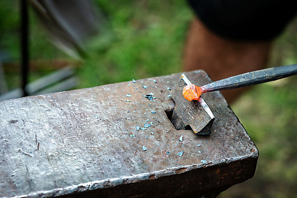 포토 JPG 해외이미지 직업 1 손 노동자 창조 미술 사람 취미 사람없음 빨간색 상점 금속 장비 수확 공구 업무 작업 뜨거움 역사 성형수술 망치 철 무역 주인 광 대장장이 라트비아 리가 옛날 조작 철강 핸드메이드 방식 해외포토 산업 컬러 농업 재질 문화예술 북유럽 신체부위 도구 수술 파일형식 이미지허브