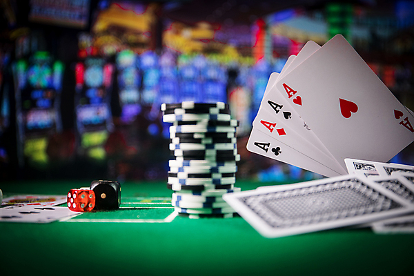 포토 JPG 해외이미지 사람없음 아웃포커스 트럼프 포커칩 도박 카지노 주사위 포커 해외포토 촬영기법 놀이용품 게임 파일형식 이미지허브