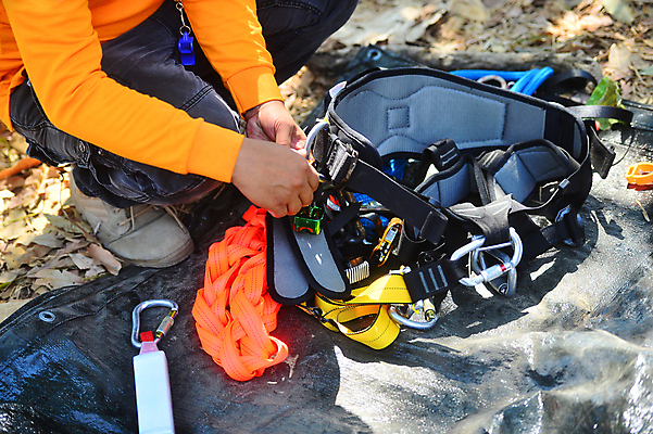 포토 JPG 해외이미지 도로 밧줄 스포츠 포즈 겨울 자동차 스키 노동자 산 건강 안전 사람 사람없음 야외 운동 자전거 장비 오토바이 긴급 업무 도움 구출 헬멧 위험 사건 오르기 사이클링 바이킹 응답 전기톱 해외포토 직업 계절 길 줄 육상교통 컨셉 교통시설 모션 겨울스포츠 바이크 작업 보호장비 육상스포츠 톱 파일형식 이미지허브