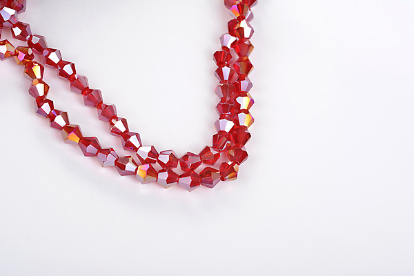 포토 JPG 해외이미지 디자인 백그라운드 컨셉 목걸이 장신구 팔찌 유리 불꽃 아이디어 선물 사랑 취미 사람없음 장식 빨간색 빛 유행 바위 흰색 원형 고급 우아함 크리스탈 보석 자르기 구슬 질감 다이아몬드 결정체 자수 보물 DIY 고립 핸드메이드 스타일 해외포토 도형 감정 컬러 모션 재질 불 돌_바위 광석 파일형식 이미지허브