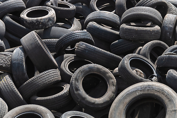 포토 JPG 해외이미지 식물 자동차 하늘 사람없음 야외 쌓기 환경 검은색 재활용 손상 쓰레기 폐기물 컨테이너 거절 다발 버리기 언덕 타이어 수납 고무 한조각 흙더미 낭비 고물상 구식 생태학 옛날 중고 카피스페이스 해외포토 1 교육 산업 육상교통 컬러 컨셉 모션 흙 공백 친환경 파일형식 더미 이미지허브