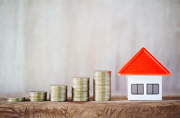 포토 JPG 해외이미지 손 백그라운드 컨셉 돈 비즈니스 가정 성공 그래프 화살 주택 사람없음 금융 경제 쌓기 동전 저축 성장 절약 시장 재산 황금 구매 주식 중개인 투자 이익 파운드 가치 대출 관심 세금 자금 진짜 해외포토 직업 모션 건물 신체부위 쇼핑 파일형식 이미지허브