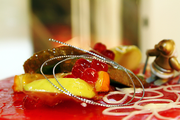 포토 JPG 해외이미지 식기 접시 음식 가구 과일 부분 탁자 디저트 유제품 실내 사탕 사람없음 장식 케이크 초콜릿 장비 신선 우아함 달콤 인스턴트 소프트포커스 크림 충동구매 페스츄리 휘핑크림 해외포토 빵 생활용품 컨셉 촬영기법 내부 쇼핑 맛 과소비 휘핑 파일형식 이미지허브