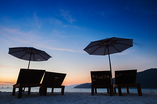 포토 JPG 해외이미지 나무 실루엣 모래 파도 바다 섬 여행 백그라운드 의자 오렌지 우산 자연 하늘 휴가 휴식 풍경 사람없음 야외 목재 빨간색 물 여름 파란색 태양 일출 맑음 일몰 놀람 시간 저녁 그림 방파제 엽서 천국 내추럴 완벽 파라다이스 수평선 해외포토 자연요소 식물 계절 공공시설 감정 컬러 가구 컨셉 과일 재료 날씨 촬영기법 표정 노을 야간 편지 생태계 파일형식 이미지허브