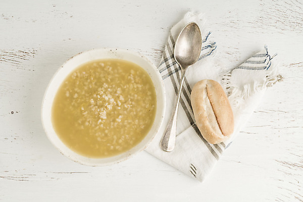 포토 JPG 해외이미지 전통 접시 음식 빵 다이어트 채소 부분 탁자 건강 요리 사람없음 목재 노란색 주방 숟가락 식사 저녁식사 흰색 시골 신선 뜨거움 사발 맛 수프 유기농 냅킨 점심식사 채식주의자 핸드메이드 비건 튀르키예 해외포토 나무 식기 웰빙 아시아 컬러 가구 컨셉 재료 수저 사기그릇 채식 파일형식 이미지허브