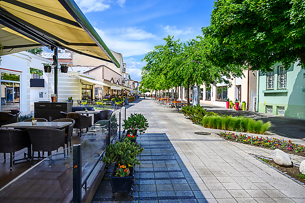 포토 JPG 해외이미지 계절 공원 유럽 섬 여행 건축양식 하늘 휴가 휴식 거리 주택 사람없음 여름 파란색 평화 식당 스파 침묵 산책 도시 바 보행자 휴양지 지역 방문 브로드웨이 슬로바키아 혼자 해외포토 공공시설 건축 나라 컬러 컨셉 건물 상점 소리 장소 파일형식 이미지허브