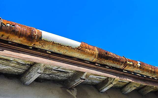 포토 JPG 해외이미지 외관 벽 백그라운드 건축양식 하늘 지붕 주택 사람없음 건물 목재 파란색 빛 햇빛 가을 업무 수리 파편 옥상 청소 묘사 부식 빗물 유지 깨짐 옛날 철강 해외포토 나무 건축물 계절 건축 컬러 컨셉 재료 태양 작업 비_날씨 파일형식 이미지허브