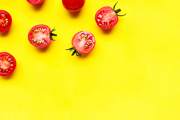 포토 JPG 해외이미지 토마토 방울토마토 단면 실내 사람없음 노란배경 카피스페이스 해외포토 백그라운드 채소 내부 노란색 공백 파일형식 이미지허브