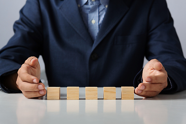 포토 JPG 해외이미지 직업 1 손 남자 컨셉 생각 회사 비즈니스 사업가 성공 미래 가면 한명 사람 정장 금융 사무실 성장 잡기 업무 비즈니스맨 체험 재산 체스 계획 대표 종업원 중개인 검색 경영자 이익 변호사 개발 경영 골 돌봄 자금 투자자 해외포토 옷 돈 모션 놀이 신체부위 경제 작업 직장인 리더 투자 파일형식 이미지허브